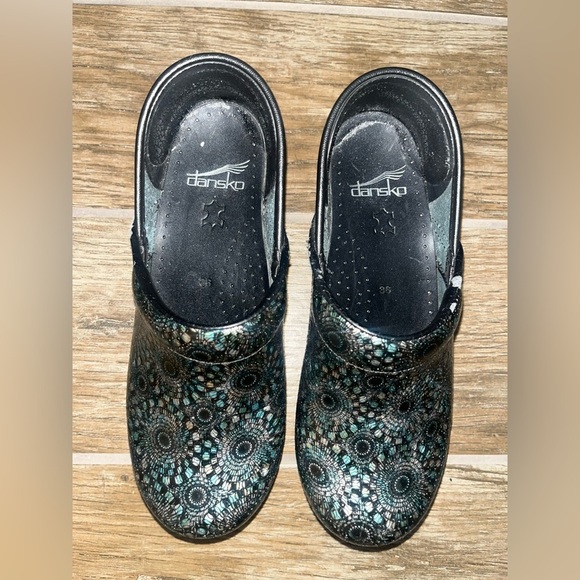 Dansko Black Metallic Medallion Embossed Professional Clogs Shoes Womens Size 36 - Picture 3 of 4